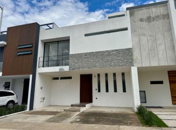 Casa de 4 habitaciones, Zapopan · Casa en Venta en Altanza, Solares