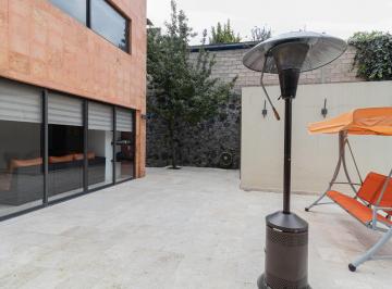 Casa · 380m² · 4 Recámaras · 6 Estacionamientos · Fuera del Camino del Trafico