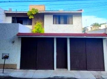 Casa de 4 habitaciones, Querétaro · Casa en Venta en Querétaro ¡Carretas, un Lugar con Tranquilidad Cerca de Todo!