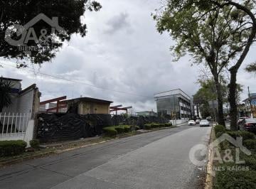 Terreno / Lote · 557m² · 7 Estacionamientos · Terreno Comercial en Renta en Av Colonia del Maestro