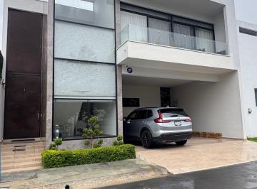 Casa · 287m² · 4 Recámaras · 2 Estacionamientos · Casa - Amorada Privada Residencial