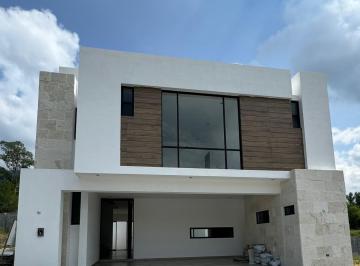 Casa · 338m² · 3 Recámaras · 3 Estacionamientos · Casa en Venta Pedregal de La Montaña
