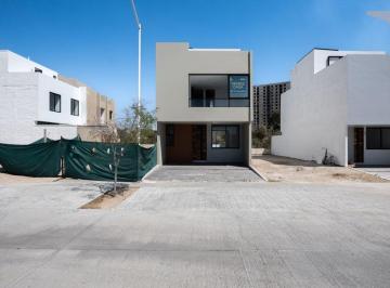 Casa · 175m² · 4 Recámaras · 2 Estacionamientos · Venta de Casa en Capital Norte Coto Alva V #61.