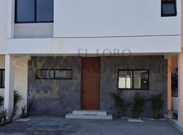 Casa · 160m² · 3 Recámaras · 2 Estacionamientos · Casa Nueva en Venta 3 Habitaciones en Av Huayacan Cancun