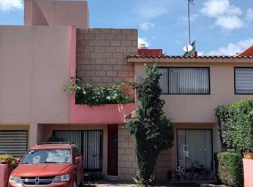 Casa · 302m² · 3 Recámaras · 2 Estacionamientos · Fraccionamiento con Acceso Controlado