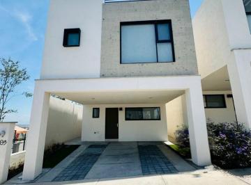 Casa · 208m² · 4 Recámaras · 2 Estacionamientos · Casa en Venta en Dominio Cumbres