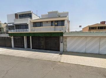Casa de 4 habitaciones, Coyoacán · Casa en Coyoacan, Paseos de Taxqueña, con Patio, Cerca de Plazas Comerciales, Parque y Vias Rapidas.