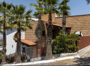 Casa de 3 habitaciones, Corregidora · Casa en Venta en Vista Real Estilo Mexicano Contemporáneo