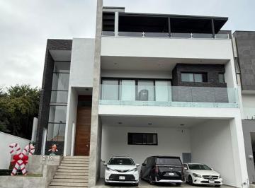 Casa · 471m² · 4 Recámaras · 3 Estacionamientos · Casa en Venta Semi - Amueblada en Carretera Nacional
