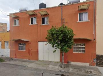 Casa de 4 habitaciones, Guadalajara · Venta de Casa En, C. Gonzalo Curiel 443, Guadalajara, Jal. Remate Bancario ¡Gran Oportunidad!
