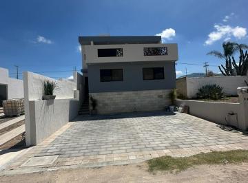 Casa · 170m² · 3 Recámaras · 3 Estacionamientos · Casa en Venta en Vista Alta, Tequisquiapan Fraccionamiento Vista Alta Sup. 160 m².