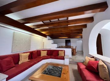 Casa · 300m² · 3 Recámaras · 2 Estacionamientos · Casa en Venta en Interlomas
