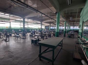 Local comercial · 844m² · 1 Recámara · 5 Estacionamientos · Edificio Uso Industrial en Santa Maria Insurgentes