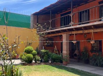 Casa · 335m² · 6 Recámaras · 6 Estacionamientos · Casa en Venta en Xochimilco