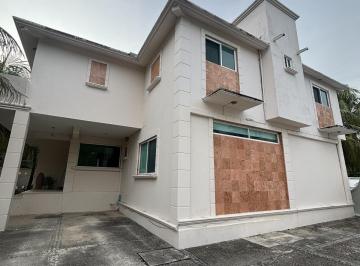 Casa · 250m² · 5 Recámaras · 5 Estacionamientos · Casa en Renta y Venta Av Colegios
