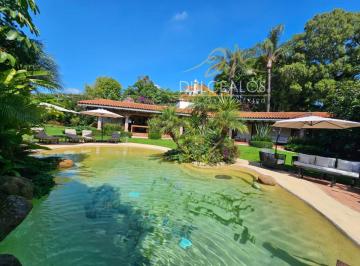 Casa de 6 habitaciones, Cuernavaca · Venta Residencia Colonial de Lujo en Rancho Cortés, Cuernavaca, 1 Nivel, 6 Recámaras, Alberca, Padel