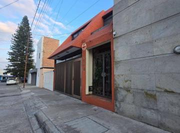 Casa de 3 habitaciones, San Luis Potosí · Casa en Venta a Media Cuadra de Av Himalaya