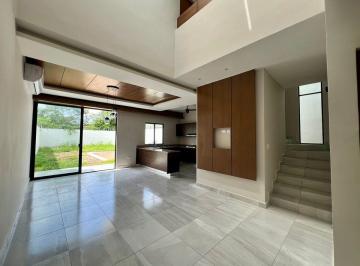 Casa · 240m² · 3 Recámaras · 2 Estacionamientos · Casa en Venta en Mérida, Temozón Norte 240 m²