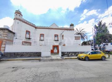 Edificio · 1396m² · 4 Estacionamientos · Edificio en Venta en Esquina Zona Plaza San Pedro, 15 de Mayo, Puebla