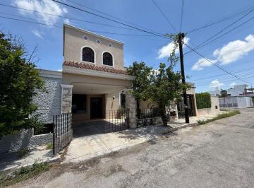 Casa de 4 habitaciones, Mérida · Casa de 4 Recámaras, con Gran Ubicación Al Poniente.