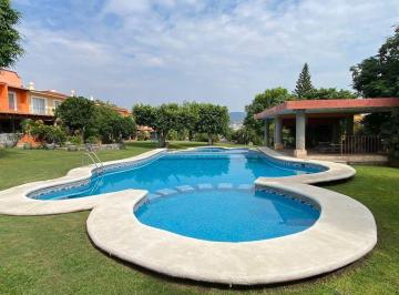 Casa · 220m² · 4 Recámaras · 2 Estacionamientos · Casa en Venta en Fraccionamiento Burgos Bugambilias Conjunto Los Pueblitos.