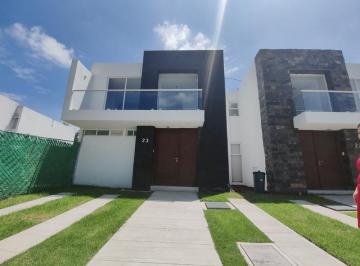 Casa en condominio · 168m² · 3 Recámaras · 2 Estacionamientos · Casa Nueva en Venta en Fraccionamiento Barrio Cascatta, Lomas de Angelópolis III, Puebla