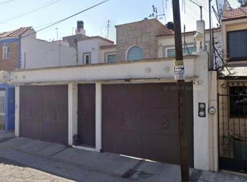 Casa de 4 habitaciones, Metepec · Vendo Casa con 220 m², en Colonia Casa Blanca, Cerca de Avs Principales. “remate Bancario”.
