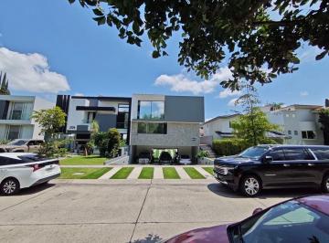 Casa en condominio de 5 habitaciones, Zapopan · Casa de 3 Niveles Valle Real 5 Recámaras con Alberca