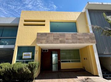 Casa de 3 habitaciones, Zapopan · Casas en Santillana Residencial en Excelente Precio