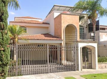 Casa de 4 habitaciones, Zapopan · Venta de Casa En, Blvd. Bugambilias 2181, 45100 Zapopan, Jal. Recuperación Bancaria.