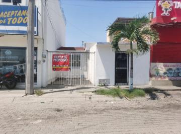 Casa de 2 habitaciones, Mazatlán · Casa en Venta (Av Comercial)