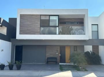 Casa de 4 habitaciones, Durango · Casa en Venta en Real de Privanzas, 349 m², Frente Al Club Campestre de Durango
