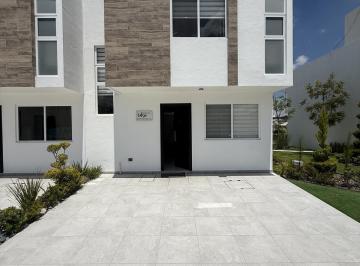 Casa en condominio · 126m² · 3 Recámaras · 2 Estacionamientos · Casa en Venta en Privada Zekkei