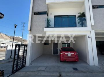 Casa · 180m² · 3 Recámaras · 2 Estacionamientos · Casa en Venta en Platinum Residencial, en Guaycura, Tijuana