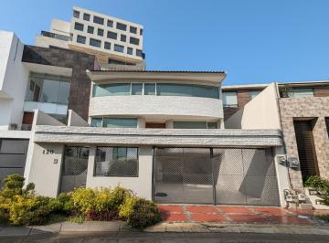 1 · Casa en Venta en Lomas Verdes 6ª Sección, Naucalpan - Espaciosa y Bien Ubicada