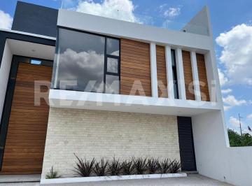 Casa · 330m² · 3 Recámaras · 3 Estacionamientos · Rcv Casa Venta Lomas de Juriquilla
