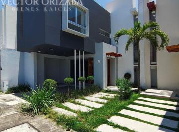 Casa · 3 Recámaras · 3 Estacionamientos · Casa - Barrio Barrio Nuevo
