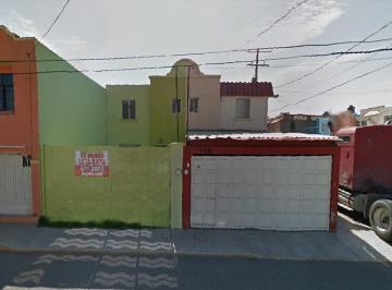 Casa de 2 habitaciones, Irapuato · Casa en Venta en Irapuato, Guanajuato. Clm
