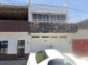 Casa de 3 habitaciones, Irapuato · Casa en Venta en Irapuato, Guanajuato. Clm