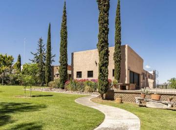 Casa · 3090m² · 4 Recámaras · 4 Estacionamientos · Casa en Venta en Edén Los Sabinos Aguascalientes