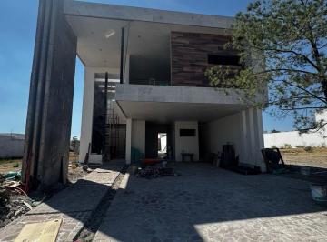 Casa · 405m² · 4 Recámaras · 4 Estacionamientos · Casa en Preventa en La Campiña León Gto.