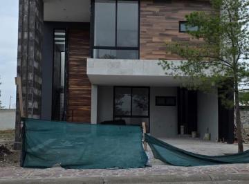 Casa · 405m² · 4 Recámaras · 4 Estacionamientos · Casa en Preventa en La Campiña León Gto.