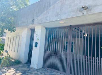 Casa · 4 Recámaras · 4 Estacionamientos · Casa - 17 de Enero