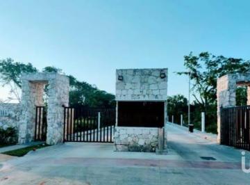 Casa · 175m² · 4 Recámaras · 3 Estacionamientos · Venta de Casa Amueblada con Alberca en Playa del Carmen