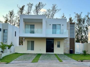 Casa · 176m² · 3 Recámaras · 4 Estacionamientos · Casa - Fraccionamiento Residencia Velamar