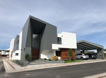 Casa en condominio · 430m² · 4 Recámaras · 3 Estacionamientos · PH - Juriquilla