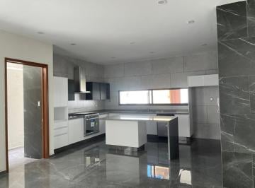 Casa · 305m² · 3 Recámaras · 2 Estacionamientos · Casa en Venta en Monterra
