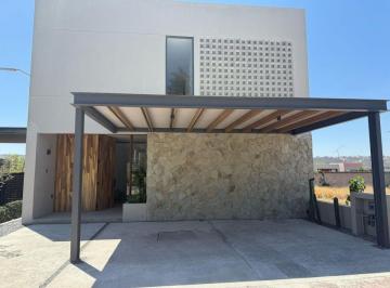 Casa de 4 habitaciones, Querétaro · Casa en Venta Ubicada en El Fraccionamiento Altozano