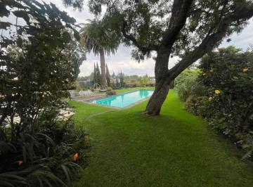 Casa de 4 habitaciones, Alvaro Obregón · Encino Grande. Casa en Venta. calle Cerrada con Vigilancia