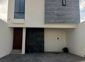 Casa · 237m² · 3 Recámaras · 2 Estacionamientos · En Venta Casa en Fraccionamiento Tarragona